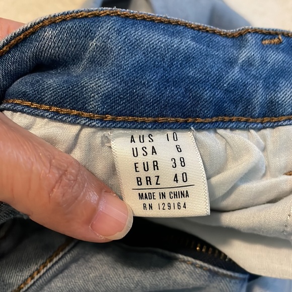 Cotton On The Skinny Mid Rise Faded Blue Capri Size 6 - Picture 3 of 5